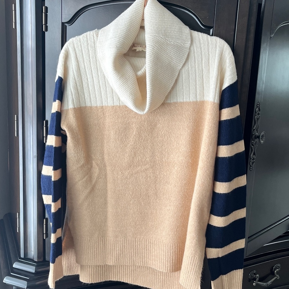 Hem & Thread Sweater - Picture 9 of 10